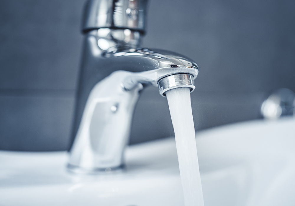 Wasserhahn als Symboldbild für die Reparaturmeldung bei der WBG "Treptow Nord", ©Zedspider/AdobeStock